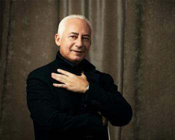 От наград к наследию: как маэстро объединяет поколения и географию своим искусством.